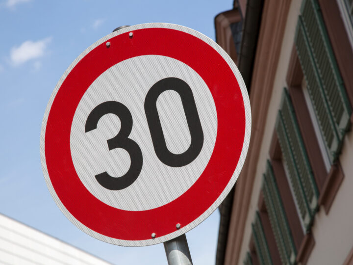 Limity prędkości na drogach w Polsce – ile wynoszą?