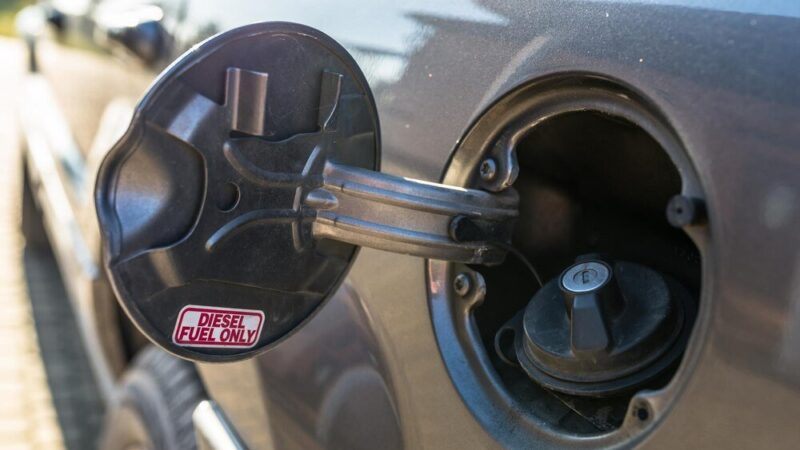 Jak poradzić sobie z zablokowanym zamkiem w drzwiach samochodu