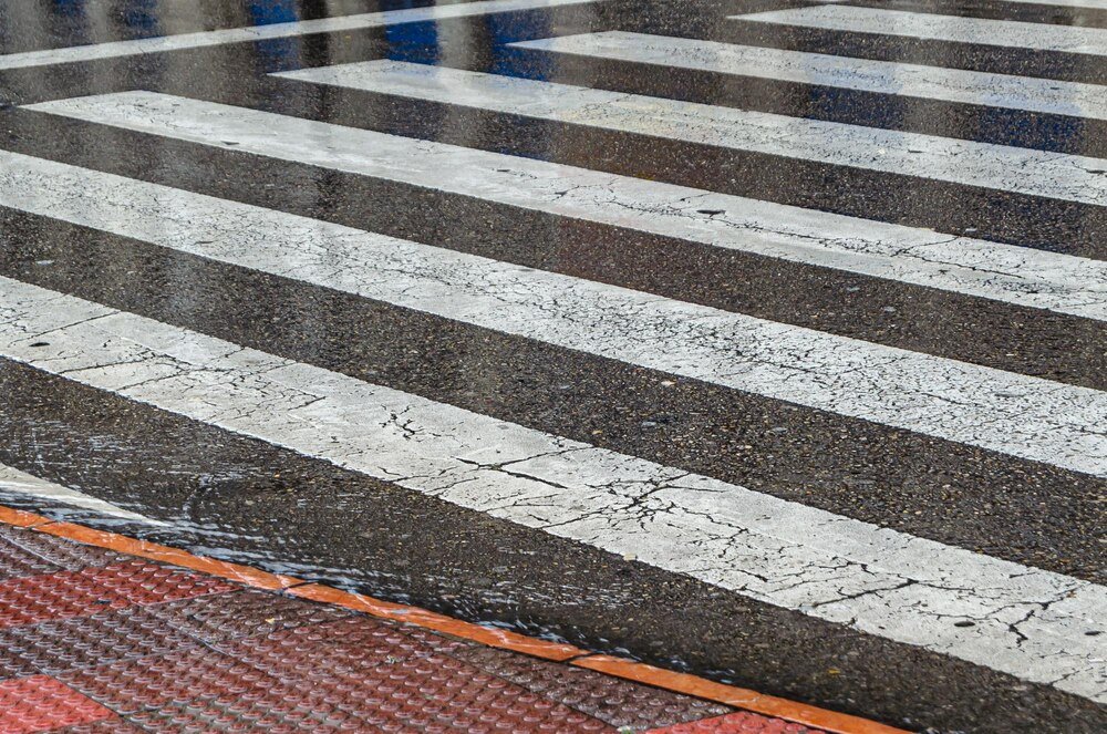 Progi zwalniające na drodze gminnej – przepisy i zasady montażu