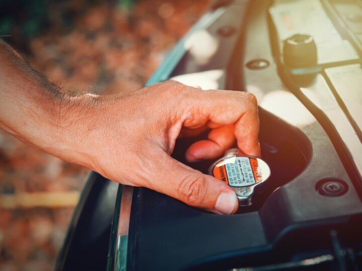 Jak sprawdzić pojemność akumulatora – proste metody krok po kroku