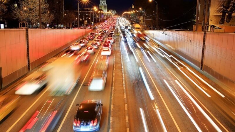 Kiedy można zawracać na światłach – przepisy i najczęstsze błędy